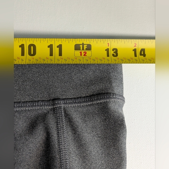 Womens Medium M Under Armour HeatGear Cropped Capri Pants Gym Yoga Gray - Picture 6 of 7